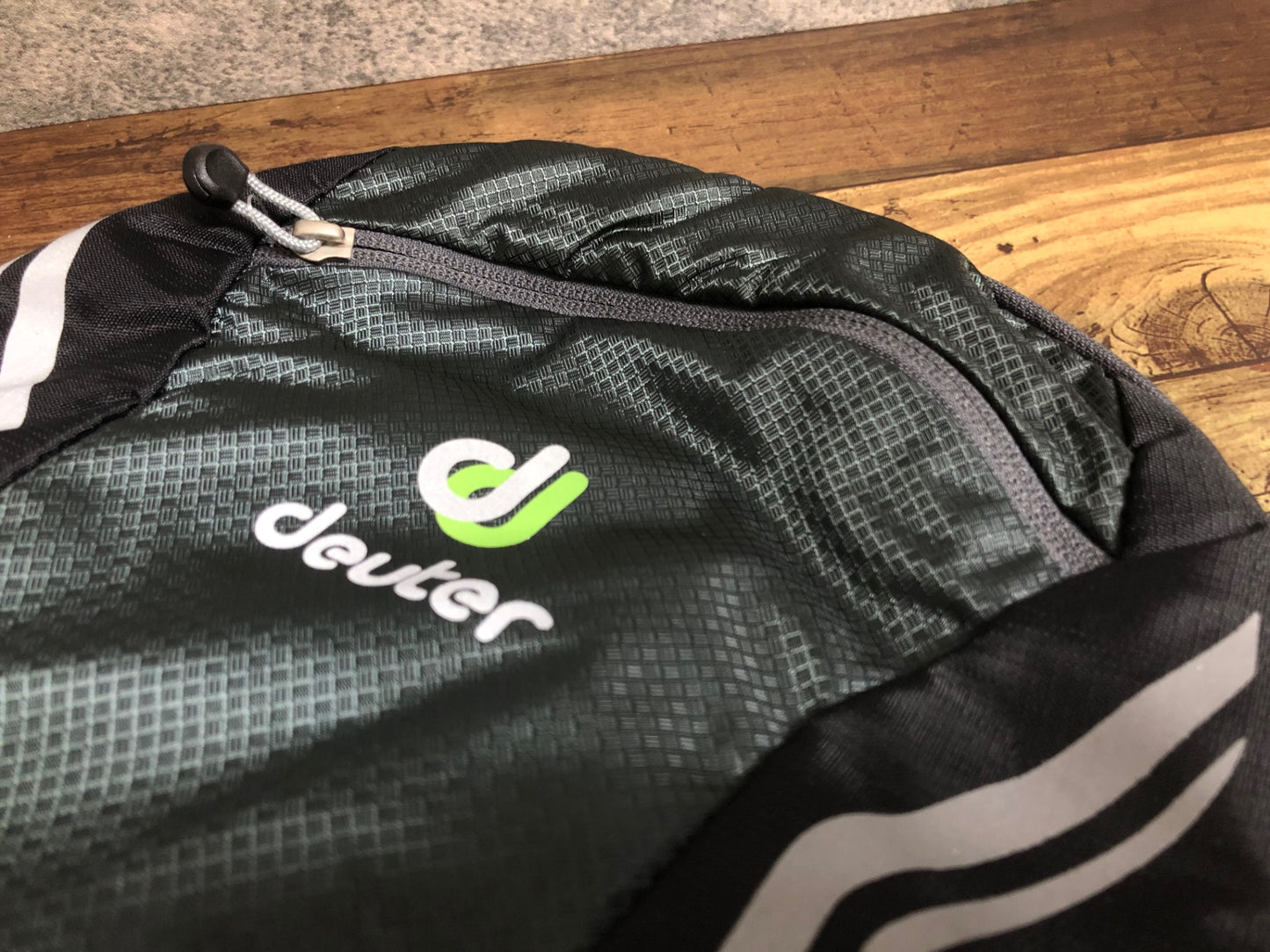 IY223 ドイター deuter road one リュック バックパック グレー 黒