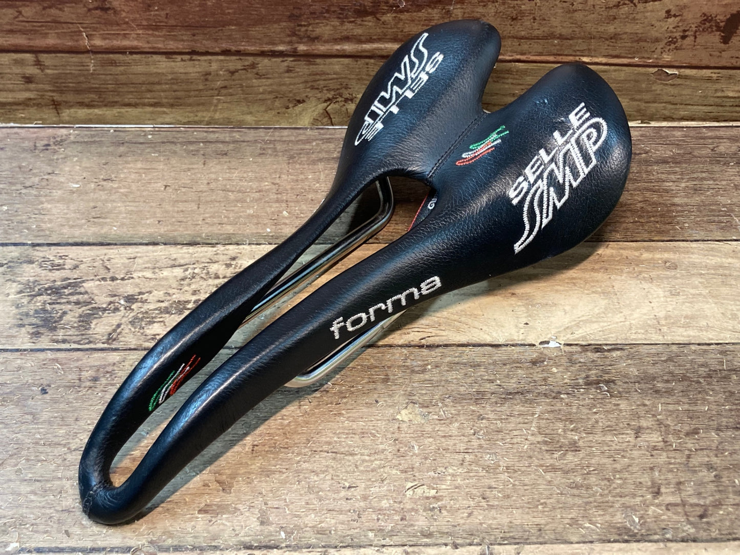 IK300 Selle SMP Forma サドル 黒 ステンレスレール