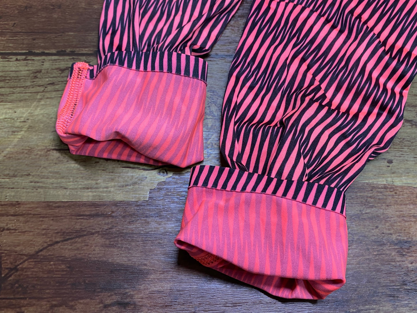 IO434 ラファ Rapha アームカバー ピンク 黒 総柄 M