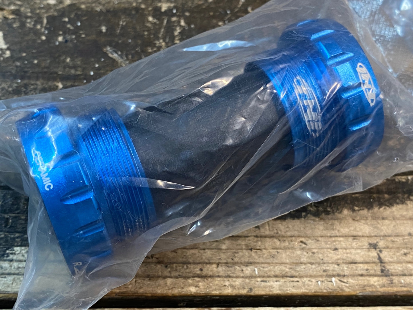 IS584 TNI セラミック ボトムブラケット BB BSA ブルー