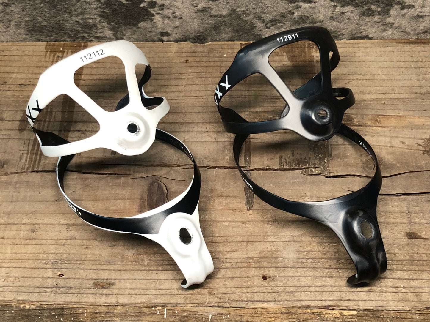 IN962 ボントレガー BONTRAGER XXX カーボン ボトルケージ ドリンクホルダー 2個セット 黒 白