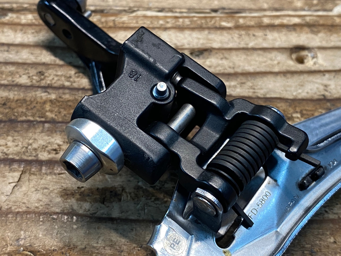 IV712 シマノ SHIMANO 105 FD-5800 フロントディレイラー 2S 直付け 黒