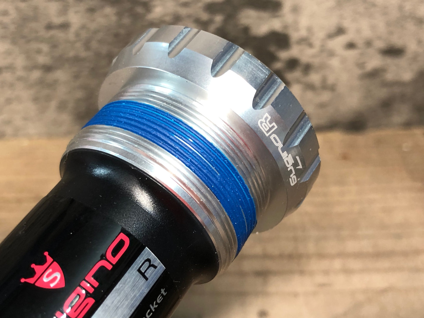 IN841 スギノ SUGINO BB ボトムブラケット MB-608 ボトムブラケット BB JIS/BSA 幅68mm 24mmシャフト対応 未使用