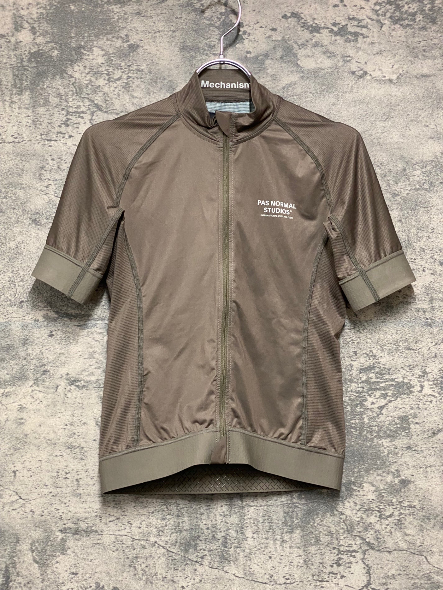 JC400 パスノーマルスタジオ Pas Normal Studios | Men's Mechanism Jersey 半袖 サイクルジャージ ミディアムグレー M