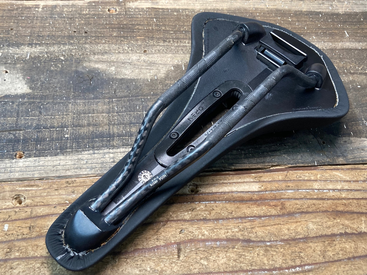 IR164 フィジーク fizik アンタレス ANTARES R1 OPEN CARBON BRAIDED サドル