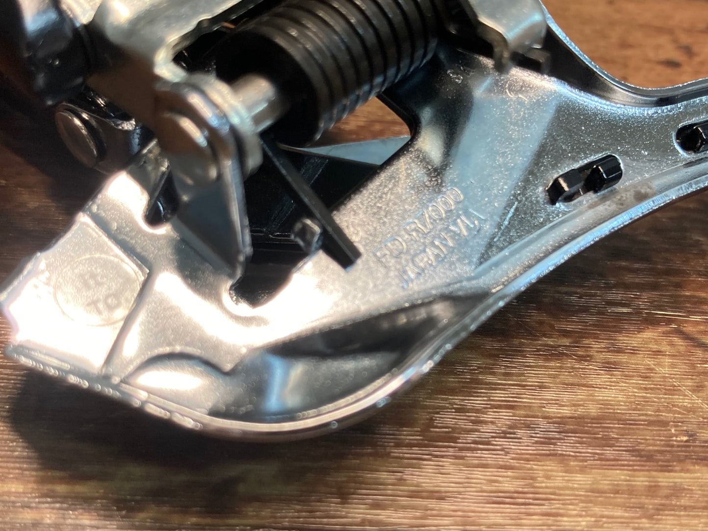 IX781 シマノ SHIMANO 105 FD-R7000 フロントディレイラー 2S 直付