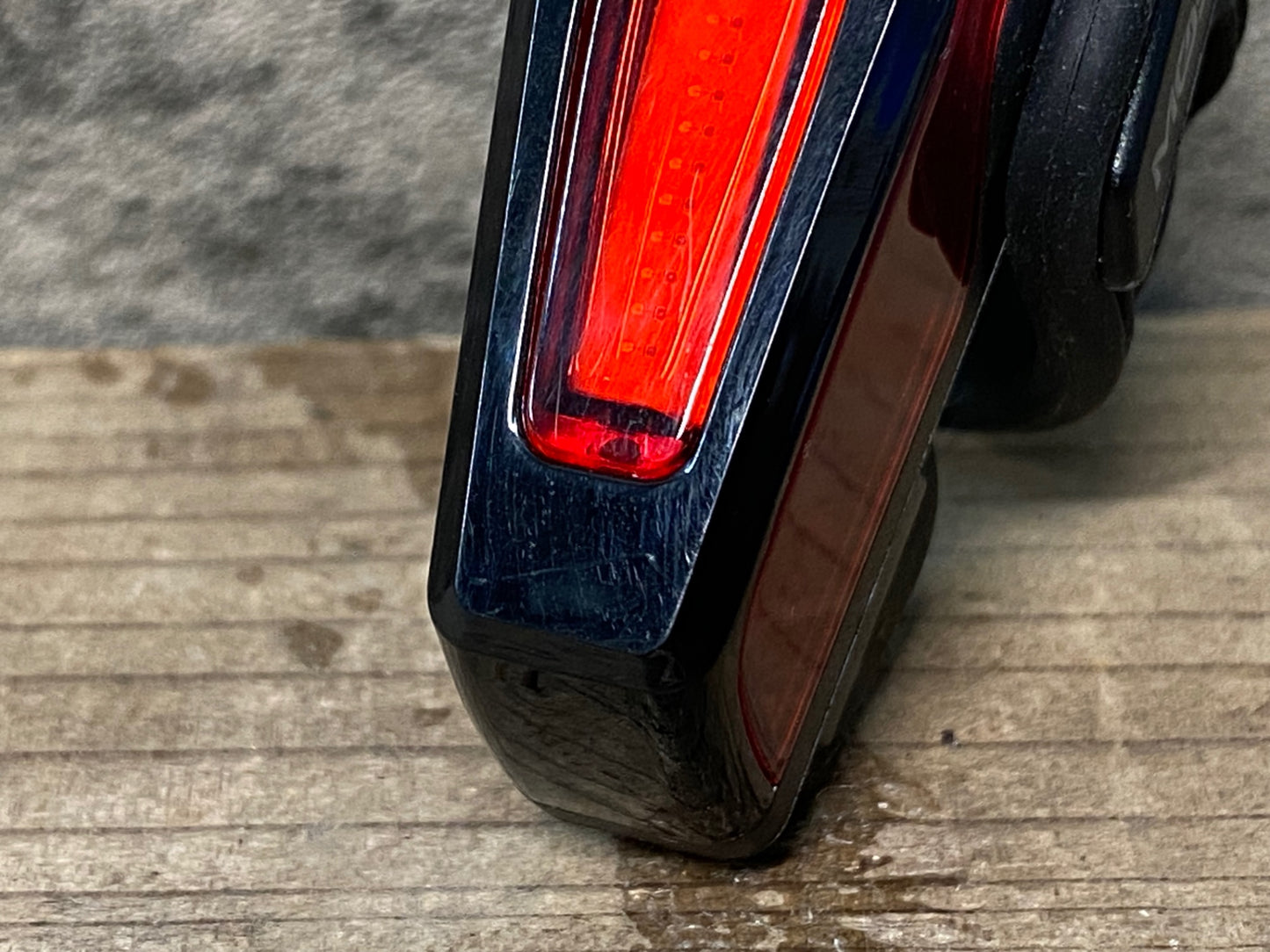 IT514 モスト MOST テールランプ 黒 赤 点灯確認済み