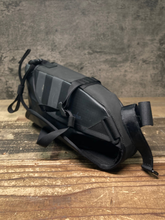 IO192 ラファ Rapha EXPLORE WATERPROOF REAR PACK サドルバッグ 黒 スレ