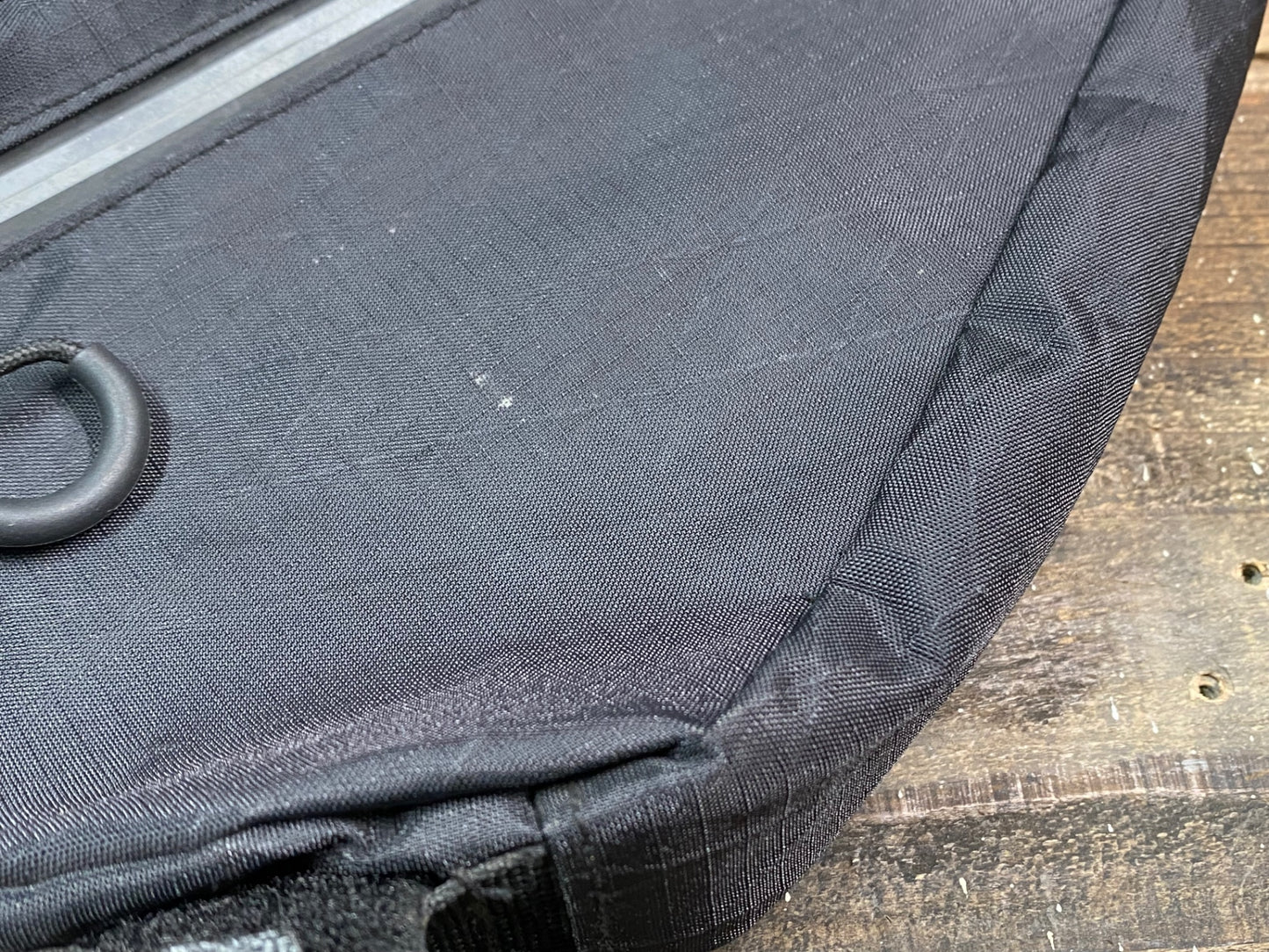 IO021 R250 フレームバッグ 黒