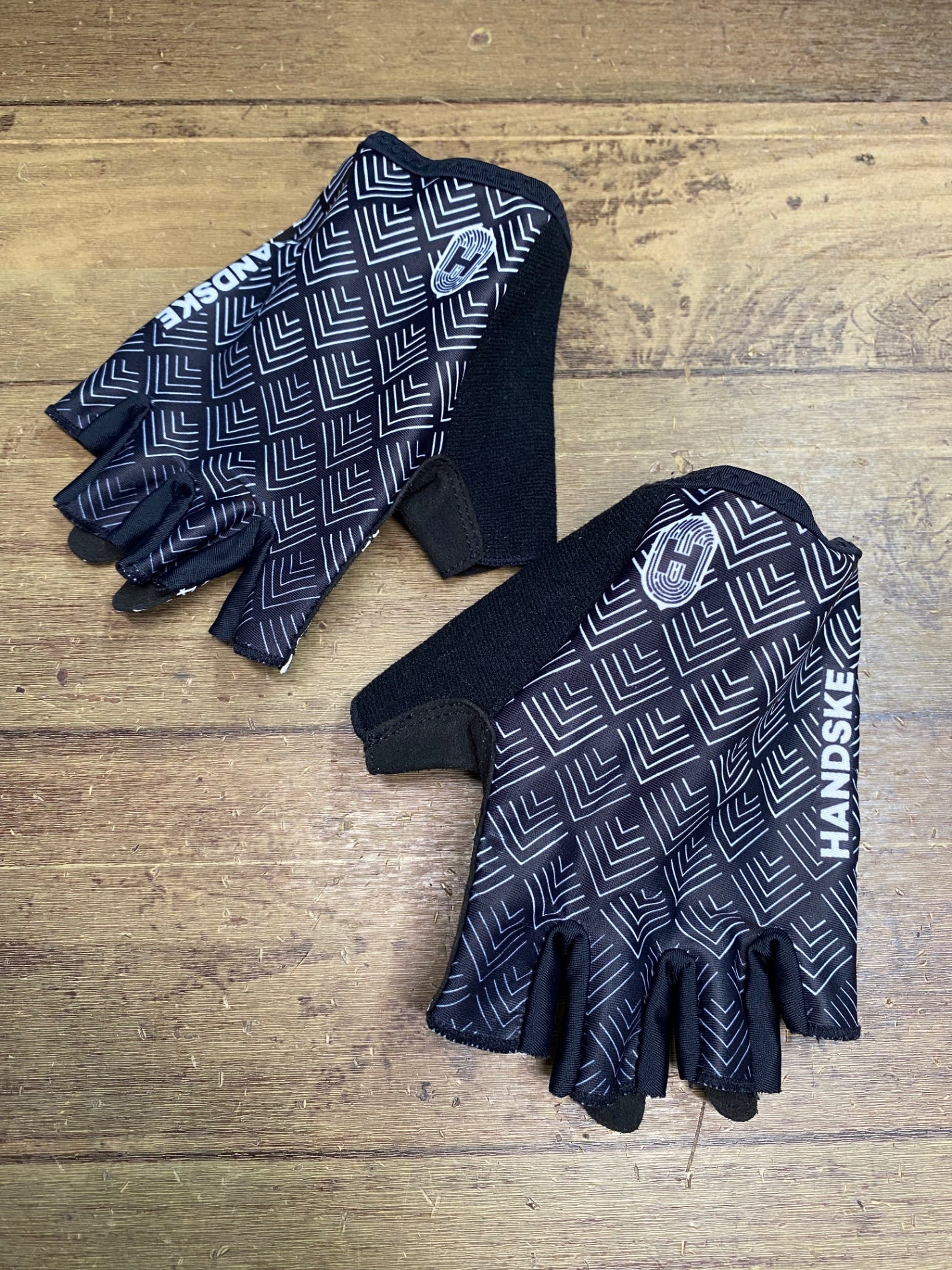 JB091 ハンドスケ HANDSKE 指切り グローブ 黒 L