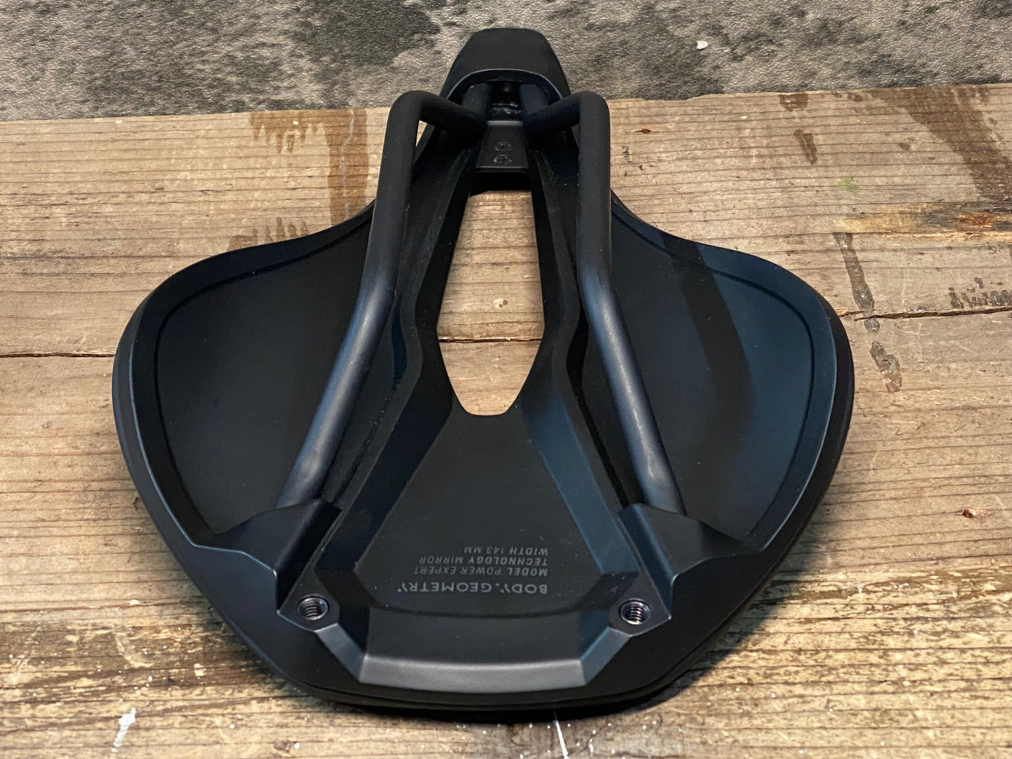 IY564 スペシャライズド SPECIALIZED POWER EXPERT MIRROR サドル 黒 143mm