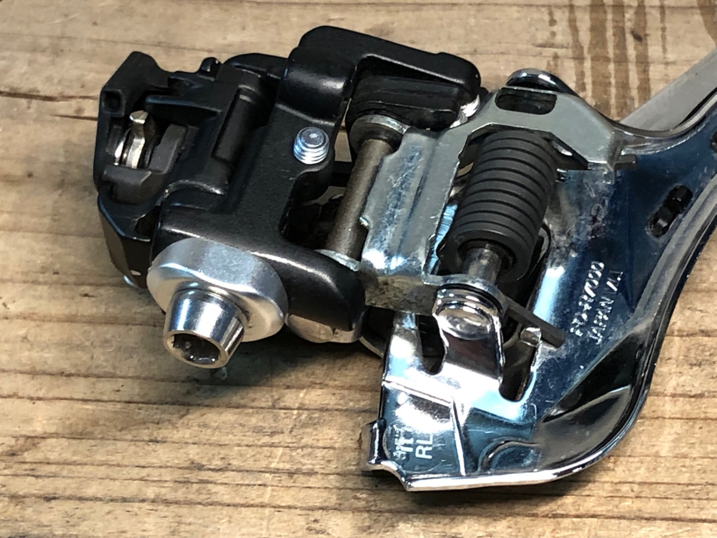 IY914 シマノ SHIMANO 105 FD-R7000 フロントディレイラー 直付