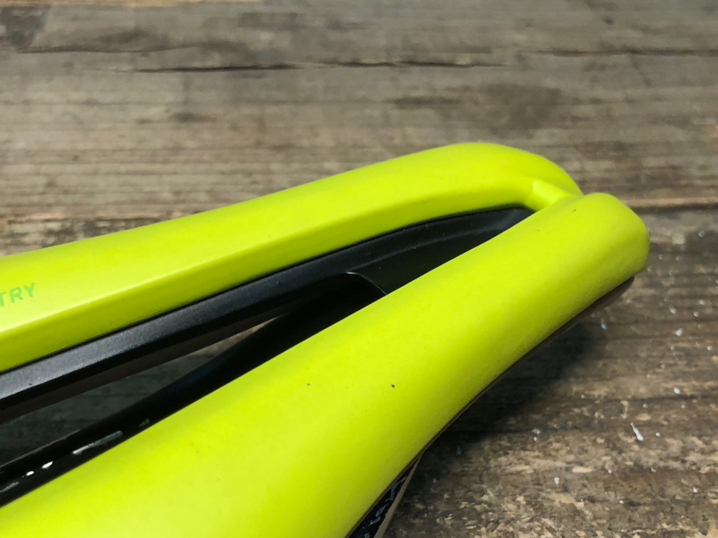 JA319 スペシャライズド SPECIALIZED POWER EXPERT HOLLOW Ti サドル 黄 155mm