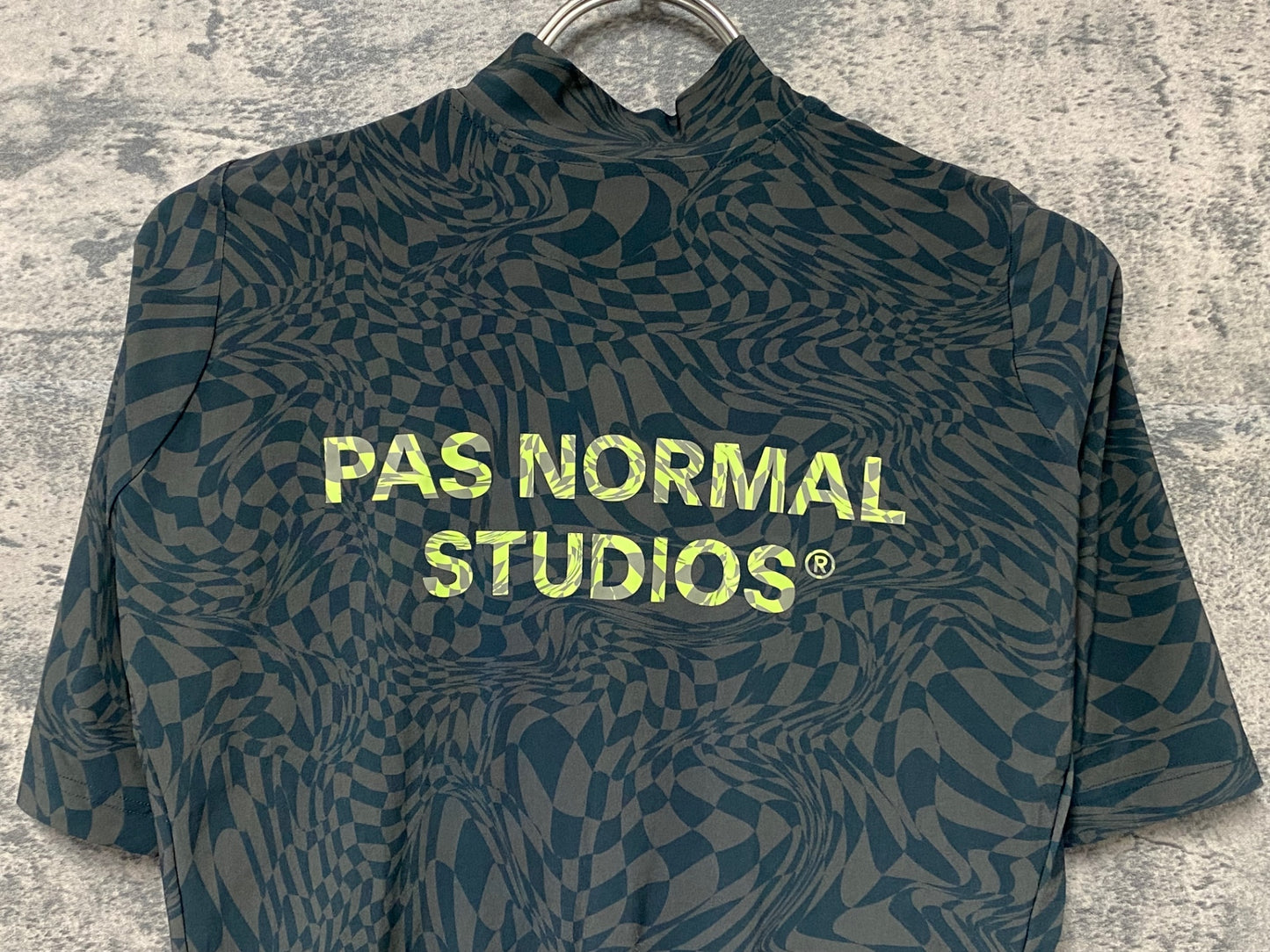 JC437 パスノーマルスタジオ Pas Normal Studios | Men's Essential Jersey 半袖 サイクルジャージ オリーブグリーン S