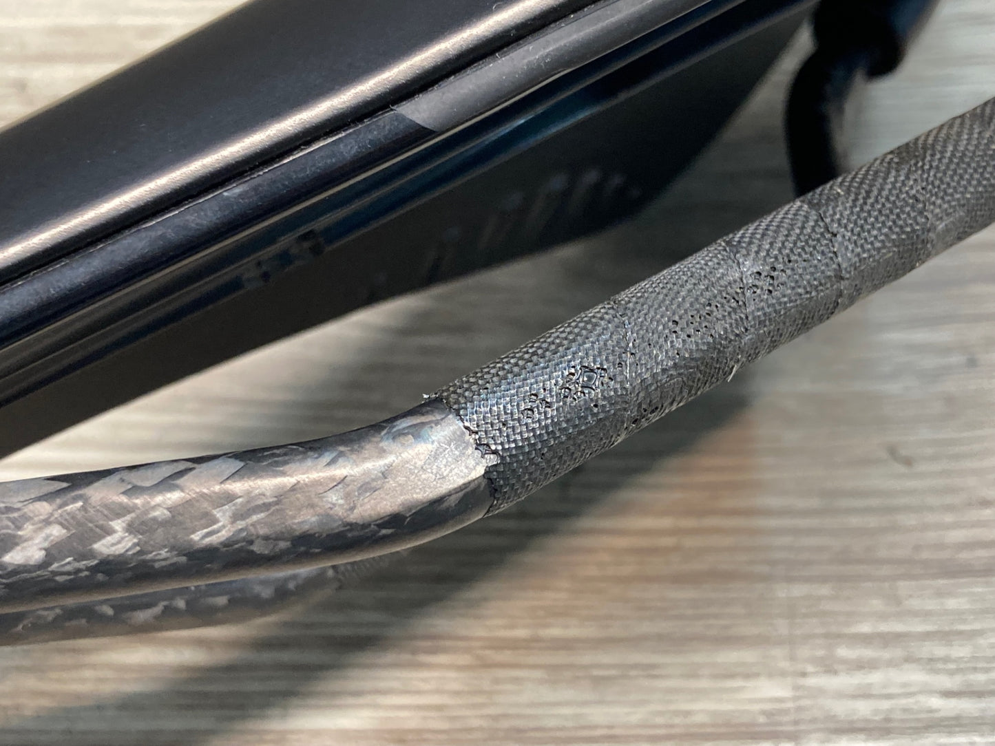 IX301 フィジーク fizik アリオネ ARIONE R1 VERSUS EVO サドル 黒 REGULARサイズ BRAIDED カーボンレール ※プレート欠品