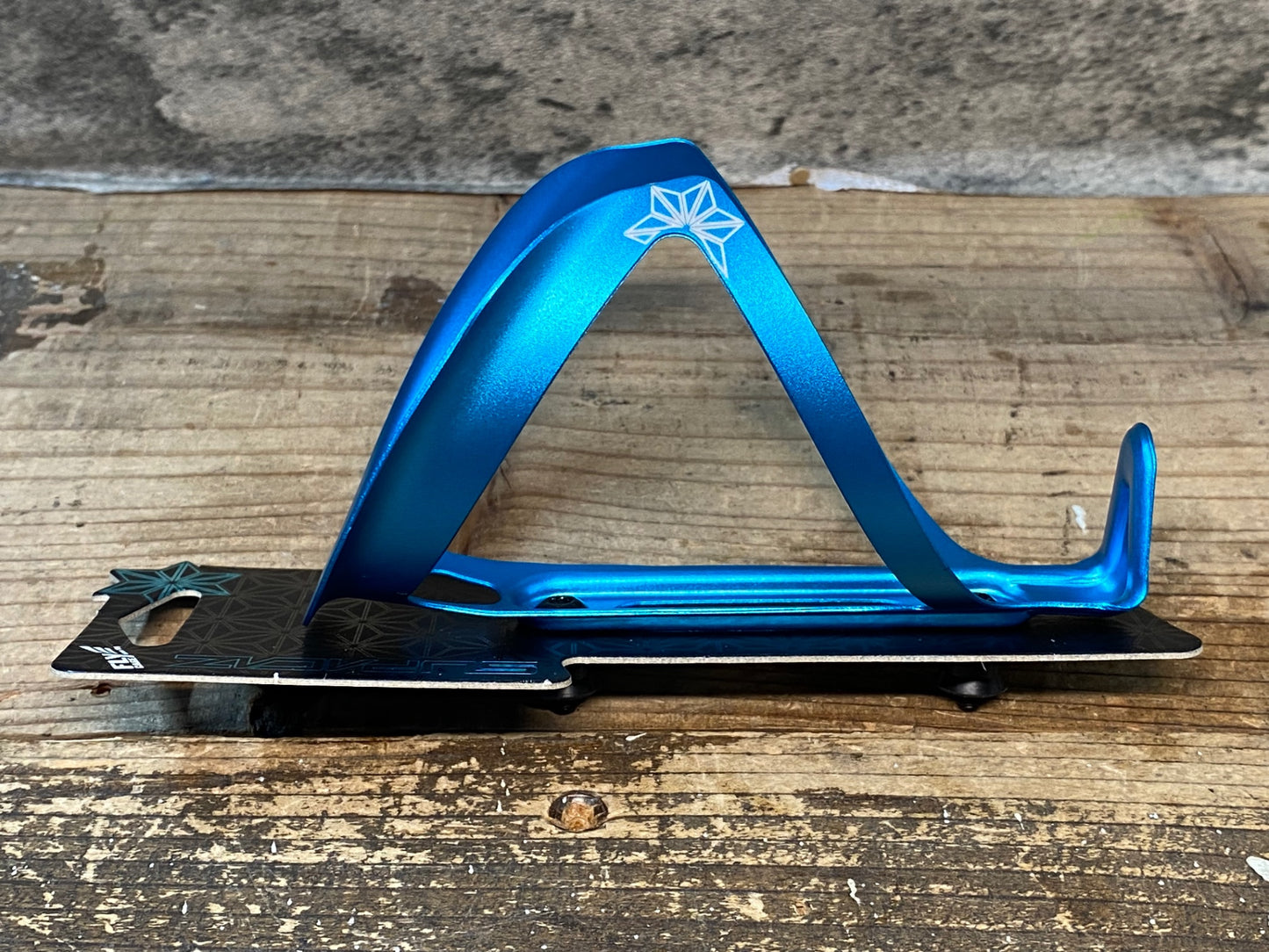 IV656 スパカズ SUPACAZ FLY CAGE ANO ボトルケージ アクア