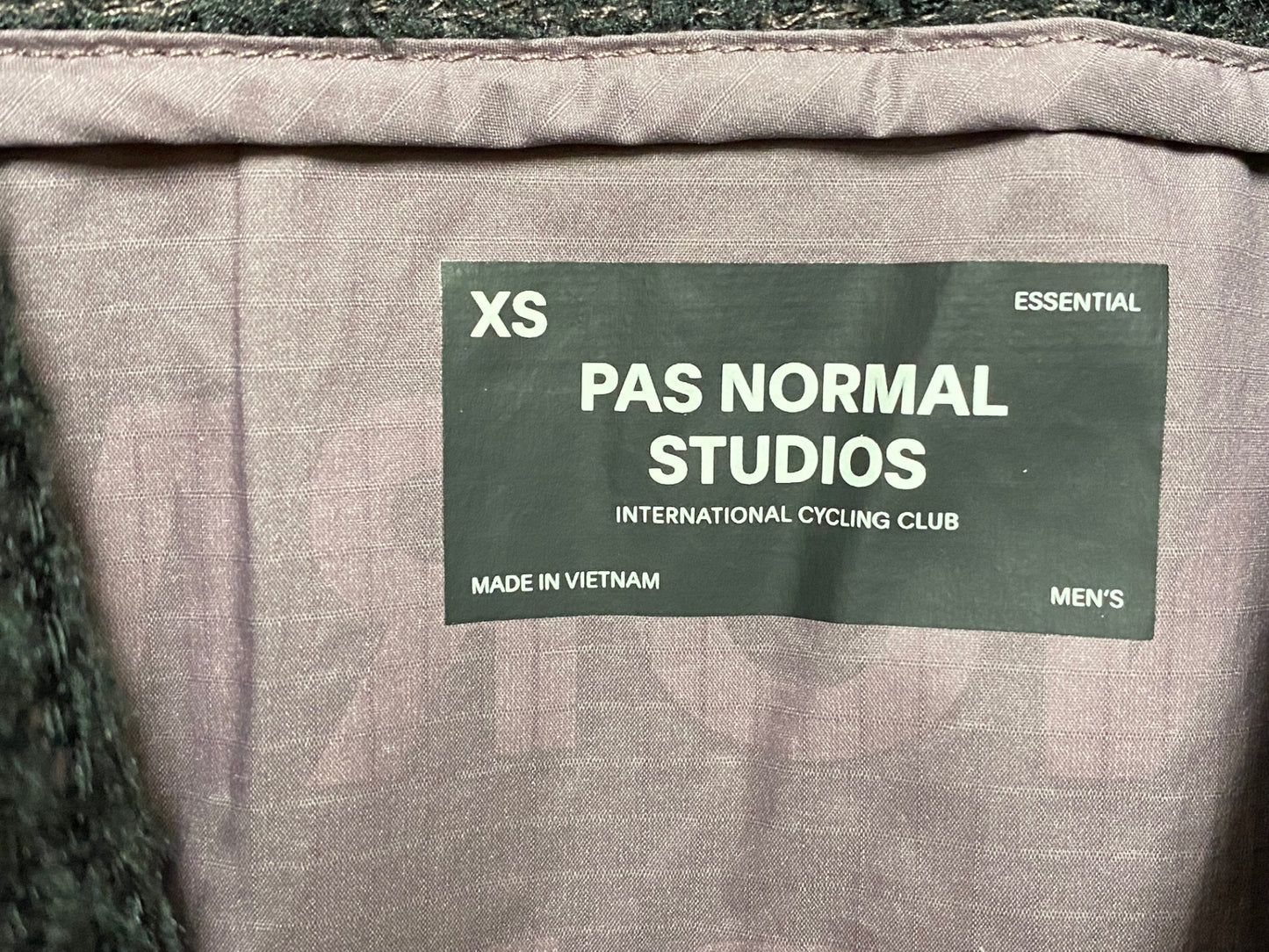 IH345 パスノーマルスタジオ PAS NORMAL STUDIOS エッセンシャル Essential Insulated Gilet サイクルベスト ジレ パープル XS