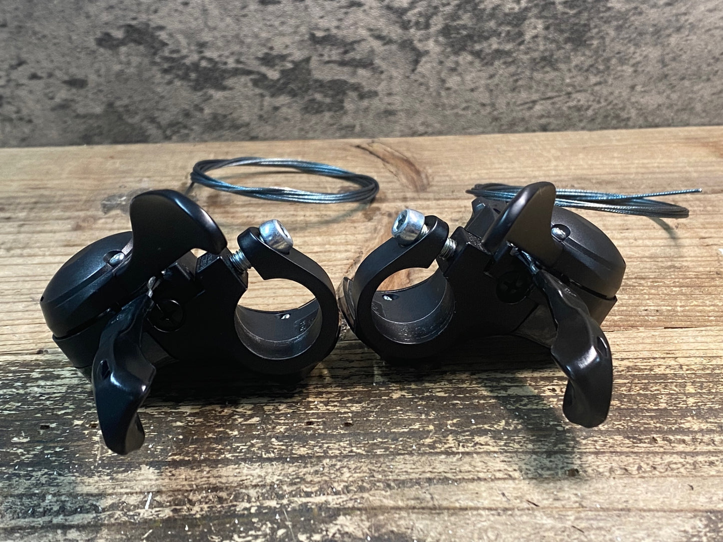 IO033 シマノ SHIMANO ソラ SORA SL-R3000 シフトレバー 左右セット 9s Φ22.2