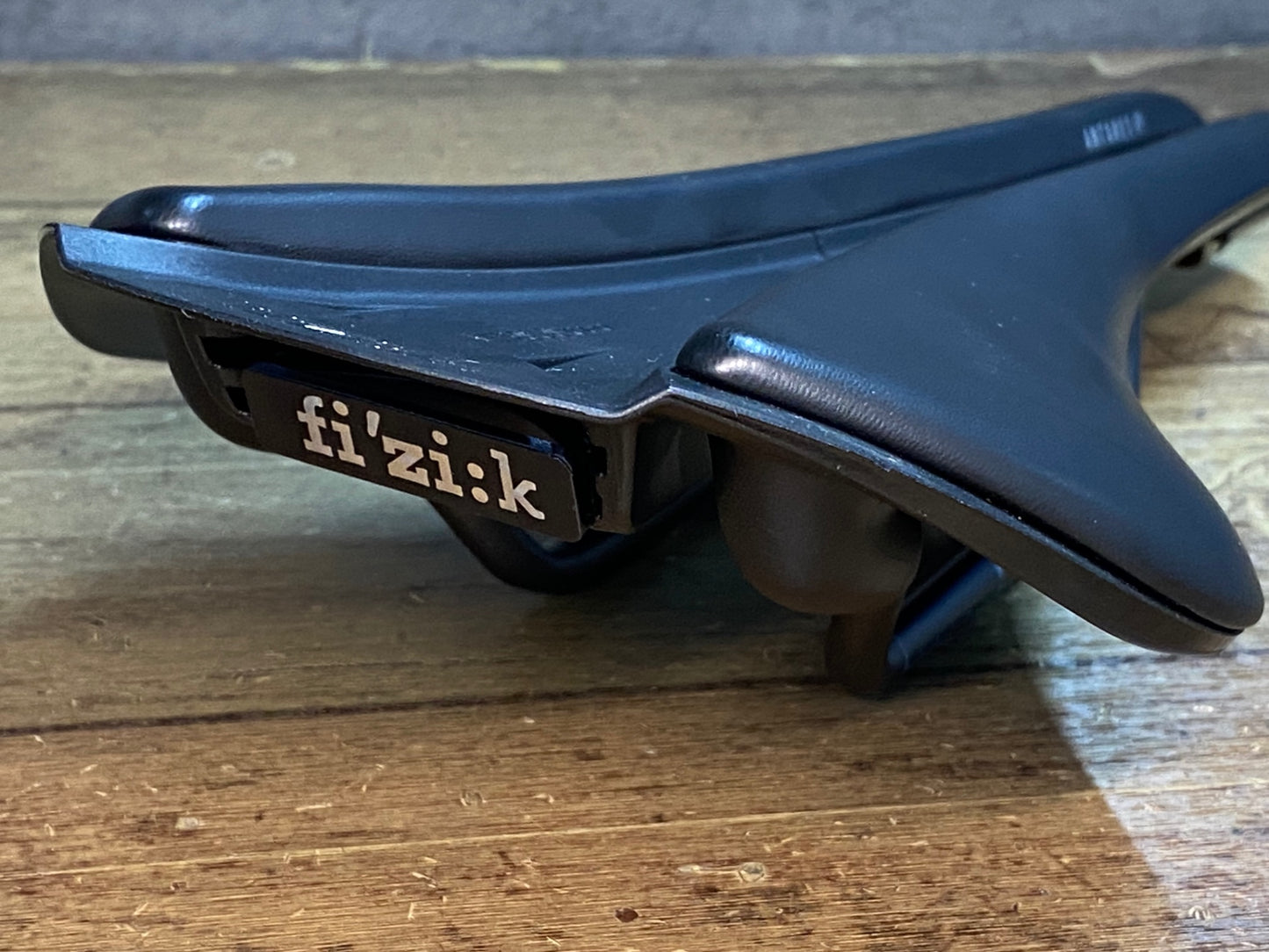IX904 フィジーク fizik アンタレス Antares R3 VERSE evo サドル 黒 140mm kium