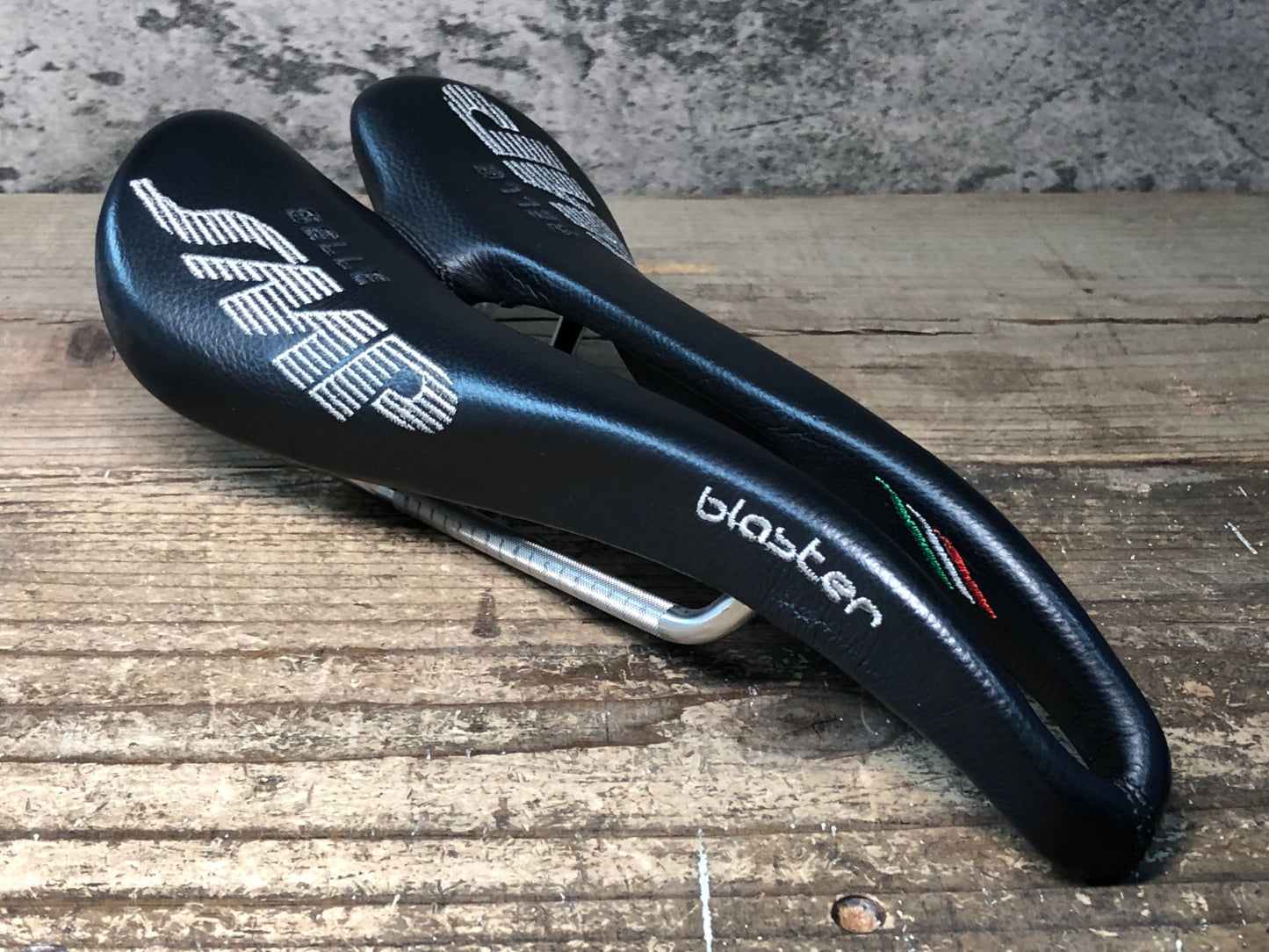 IZ712 selle SMP blaster サドル 黒 130mm aisi 304 tube