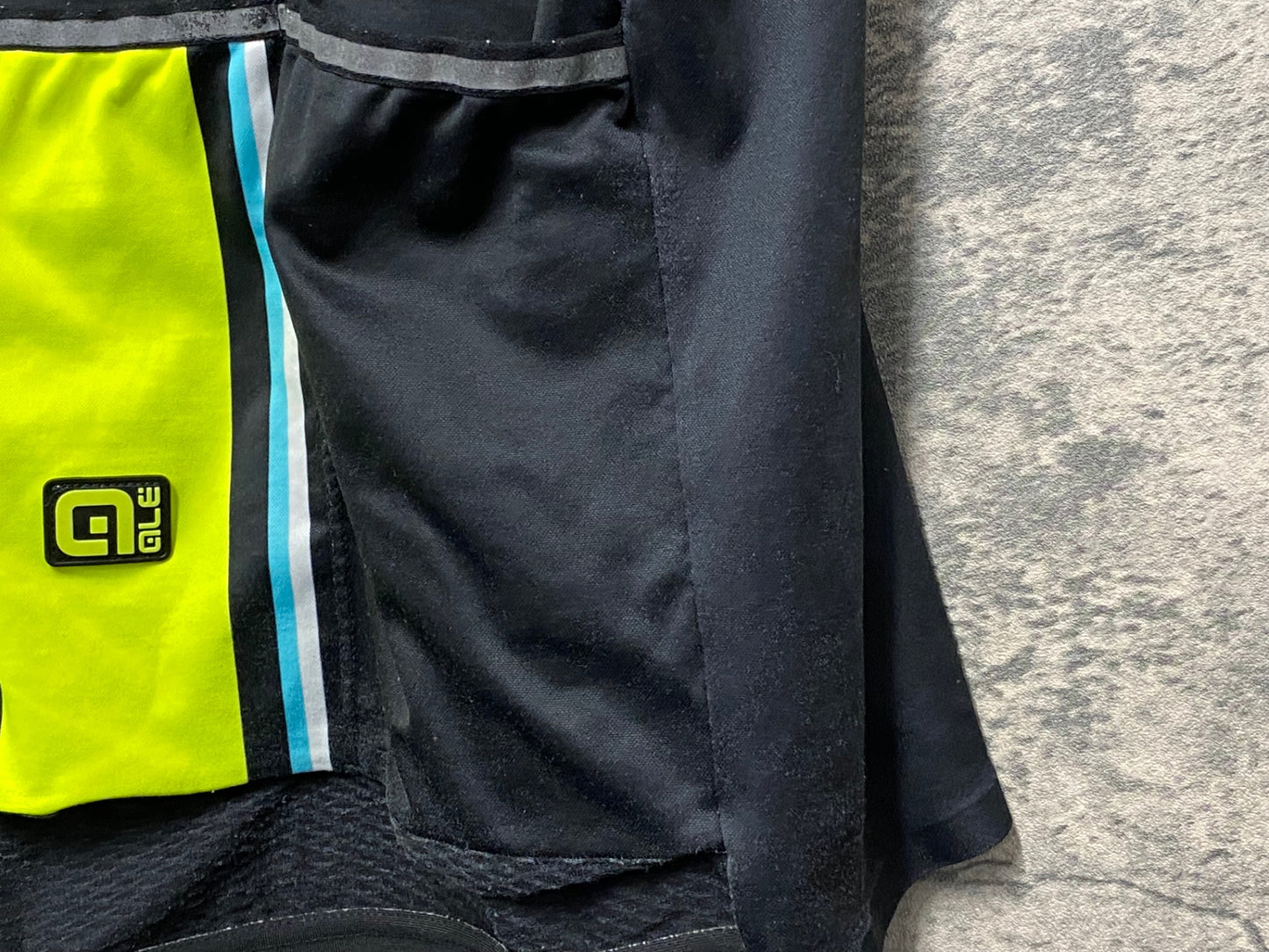 IZ411 アレ ALE 半袖 サイクルジャージ 黒 黄 M