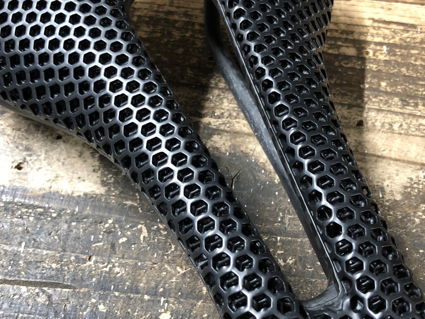 IT565 TNI 3Dprinting サドル 黒 カーボン