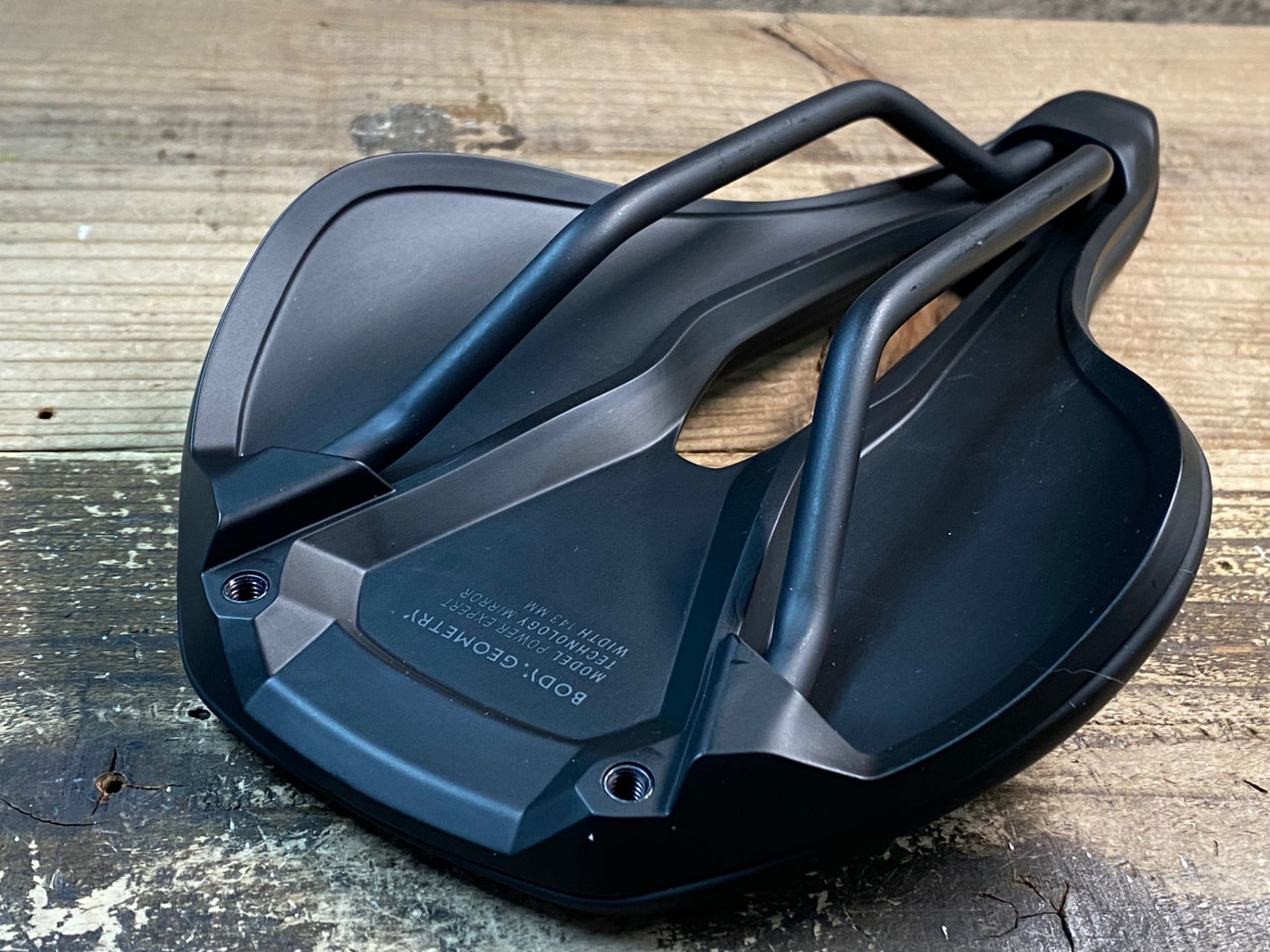 IY565 スペシャライズド SPECIALIZED POWER EXPERT MIRROR サドル 黒 143mm