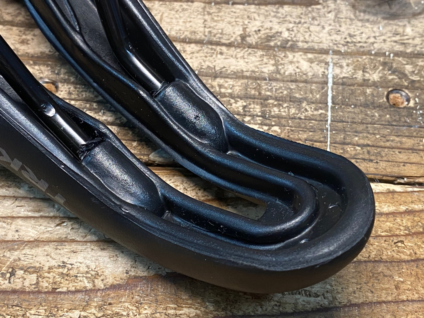 IW321 SMP TRK サドル 黒