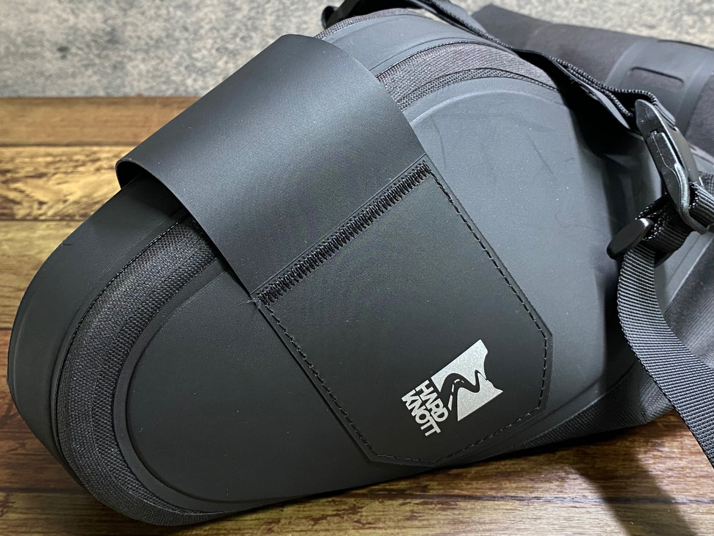 IX280 HARDKNOTT ADVENTURE SADDLE PACK サドルバッグ 黒