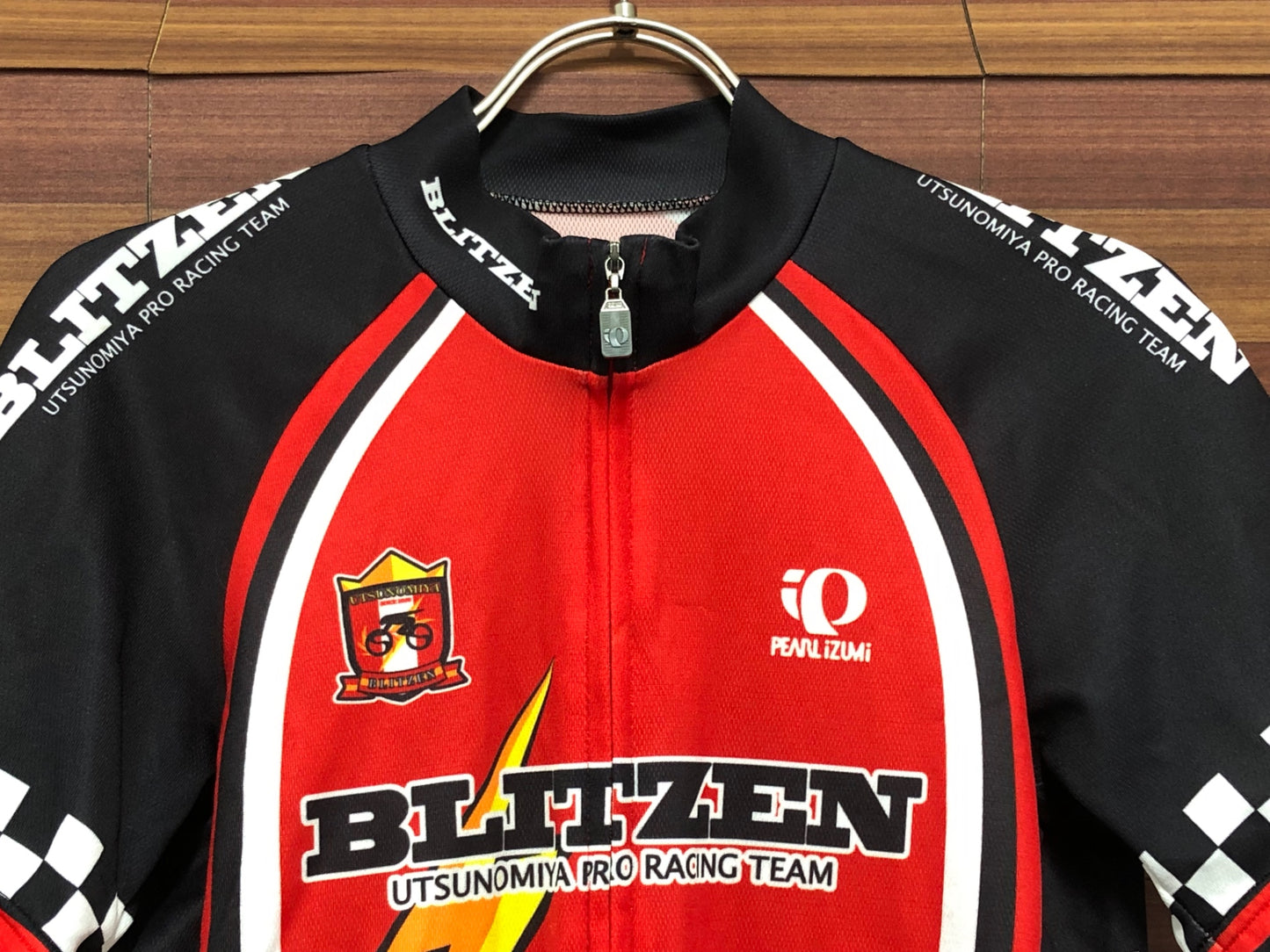 IS115 パールイズミ PEARL iZUMi 半袖 サイクルジャージ 黒 赤 S 宇都宮ブリッツェン