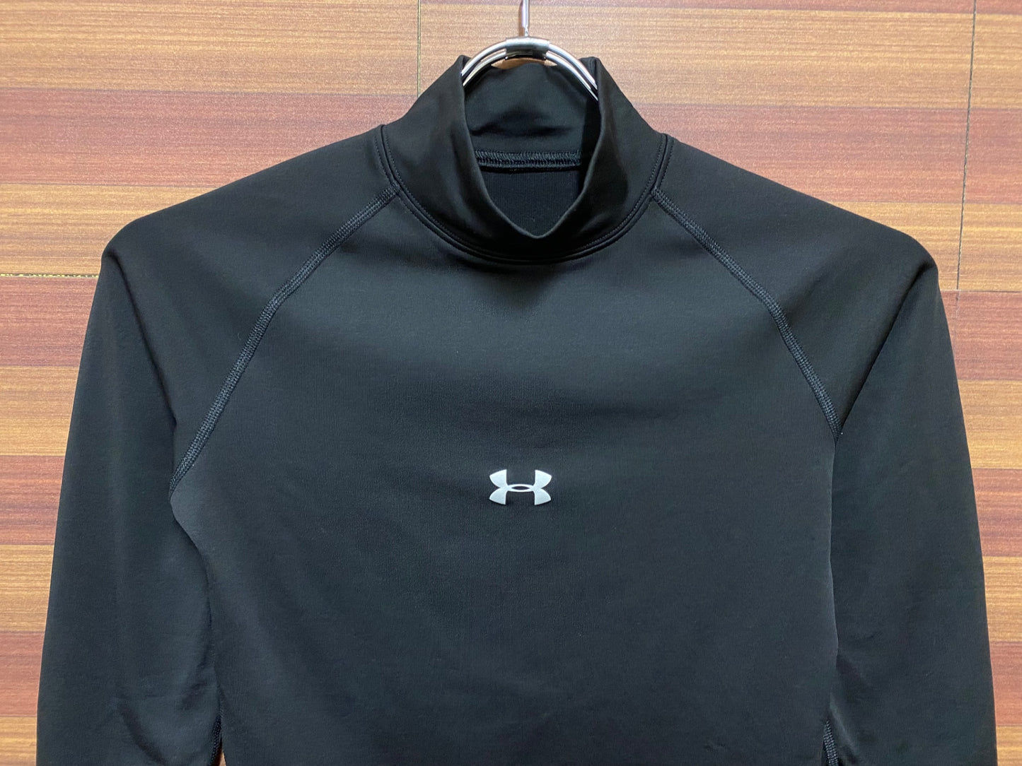 IA767 アンダーアーマー UNDER ARMOUR 長袖 ベースレイヤー 黒 SM 裏起毛