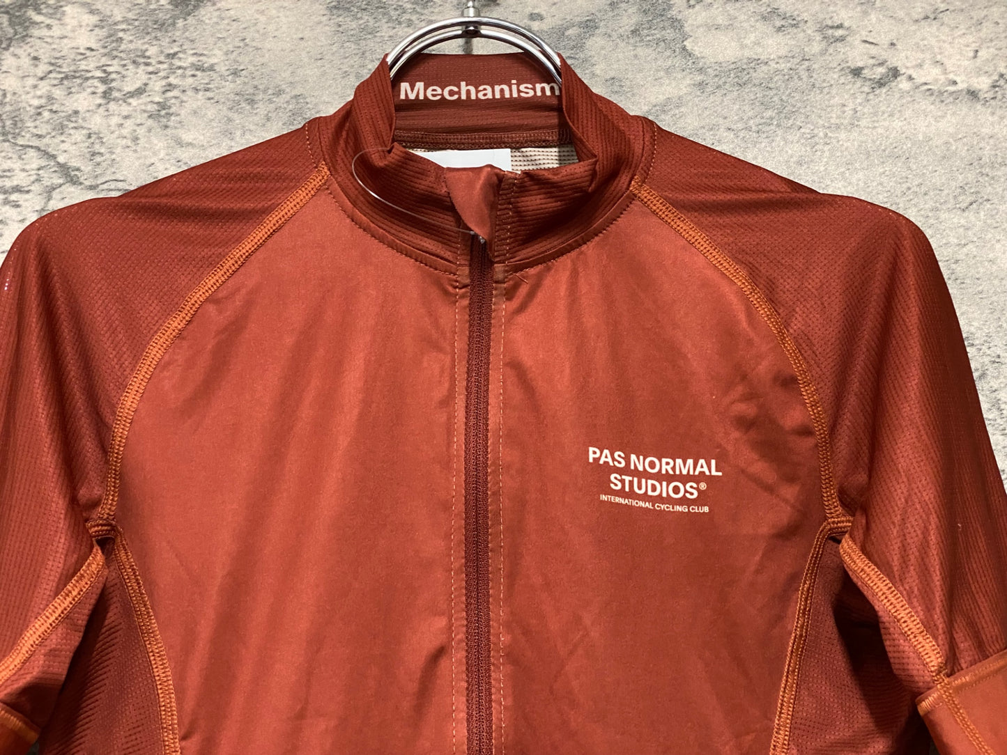 JC422 パスノーマルスタジオ Pas Normal Studios | Men's Mechanism Jersey 半袖 サイクルジャージ ブリック S