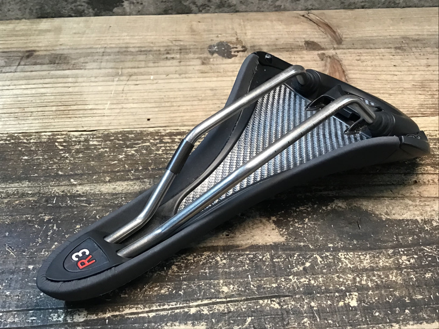 IU630 フィジーク fizik アリアンテ ALIANTE R3 サドル kiumレール