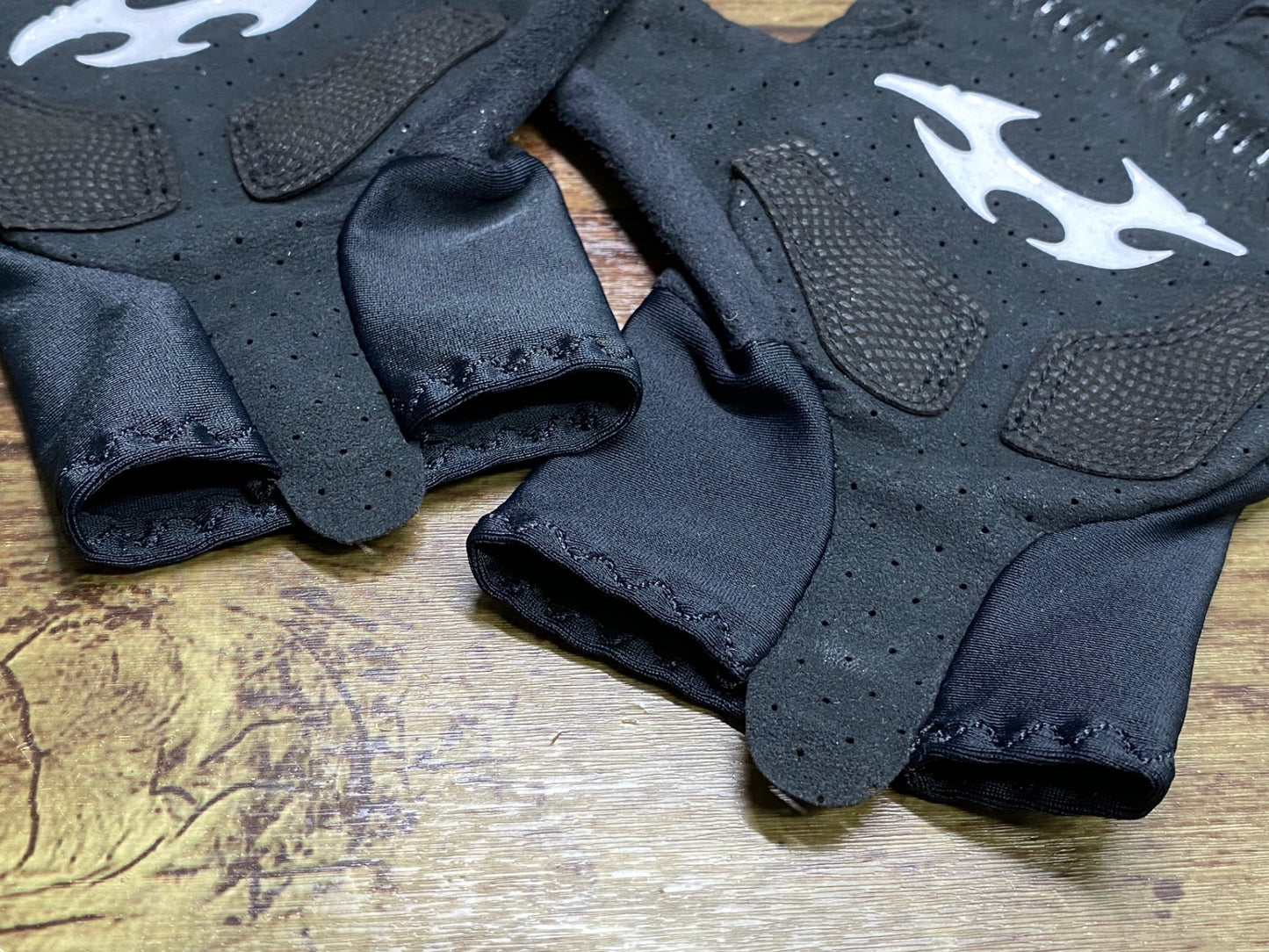 JB543 カブト Kabuto 指切 グローブ 黒 L