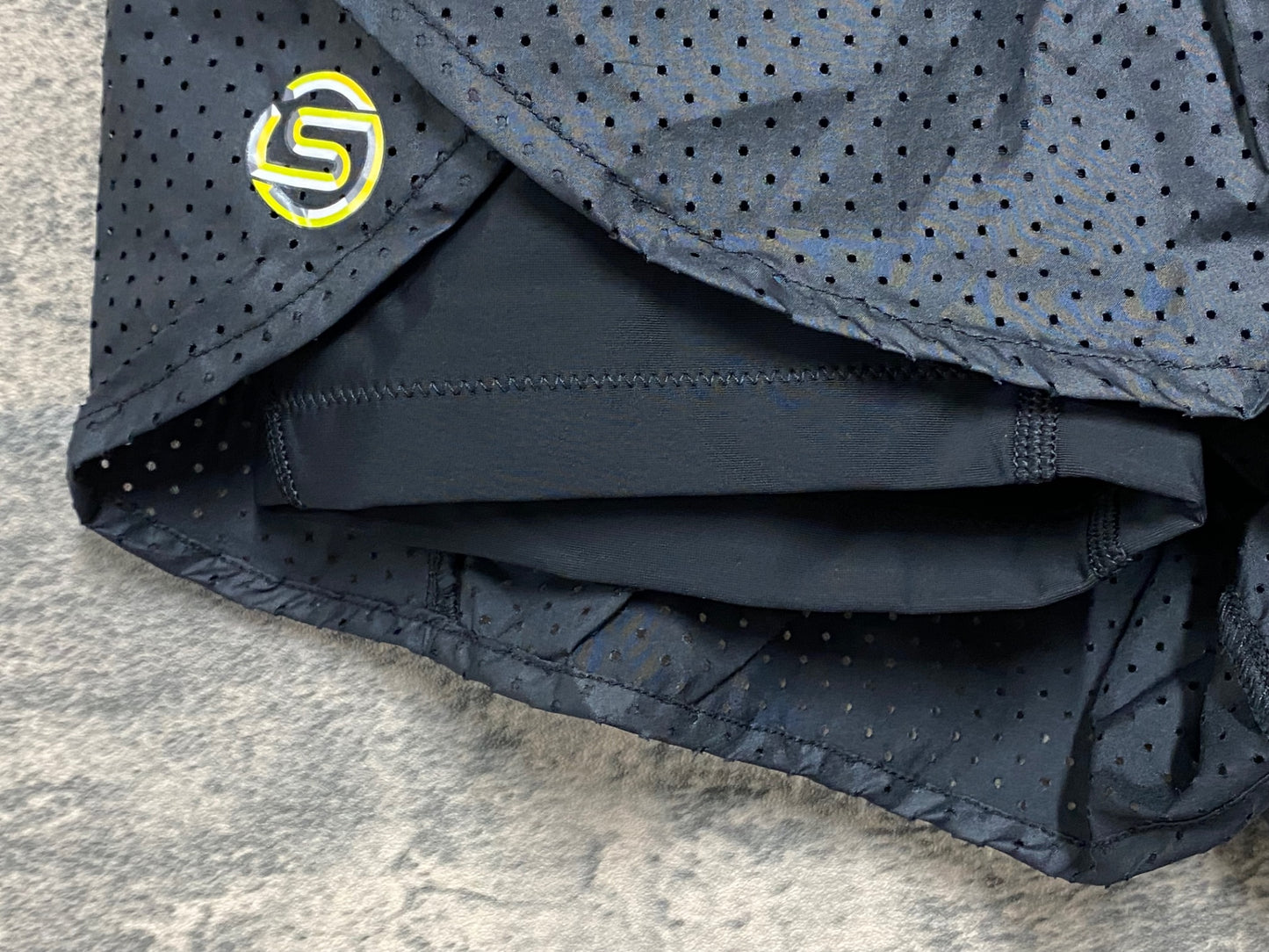 IW922 スキンズ SKINS DNAmic Superpose ショートパンツ S レディース