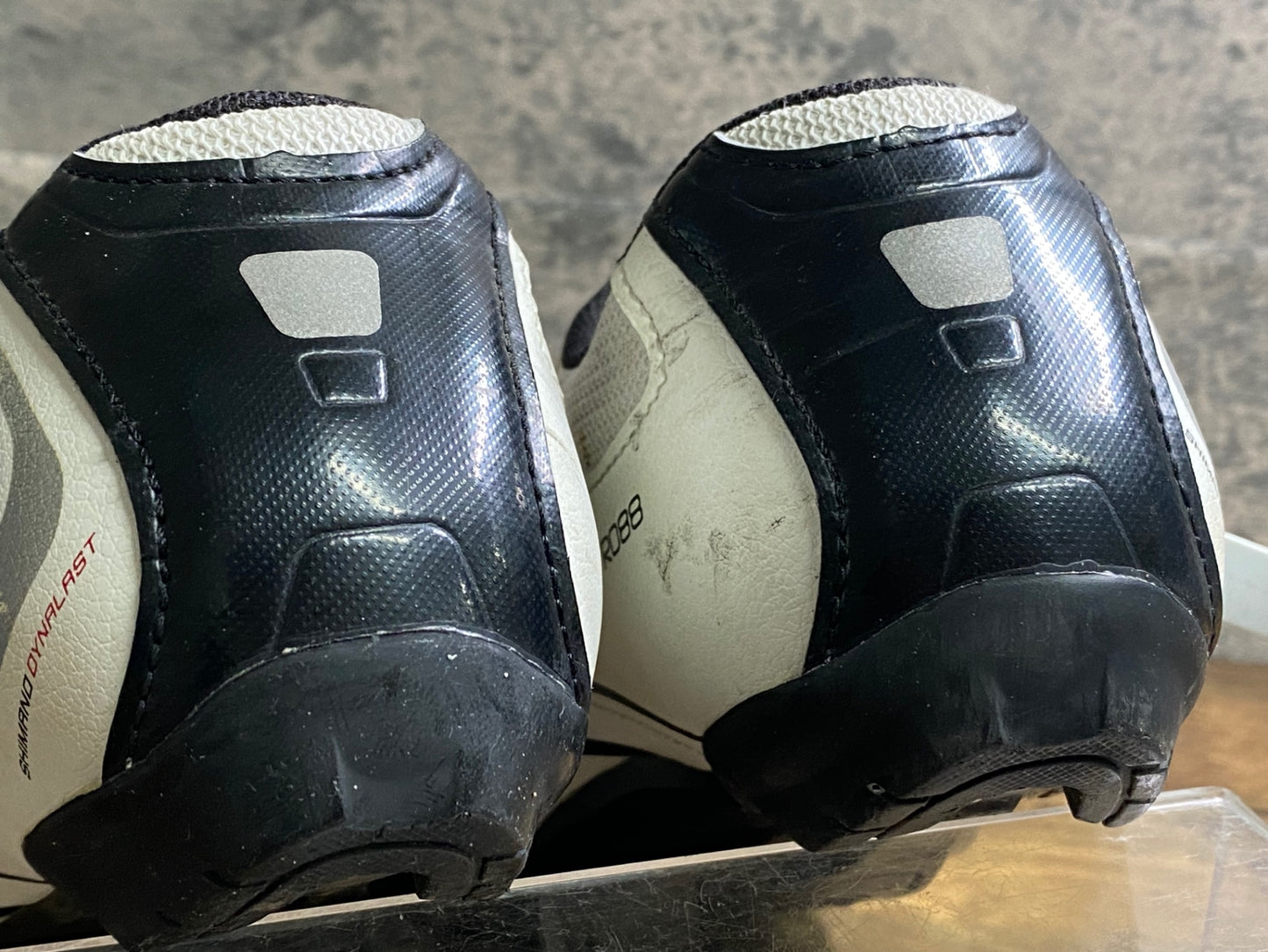 IZ363 シマノ SHIMANO SH-R088WE ビンディングシューズ EU42 白 SPD-SL ※使用感強め