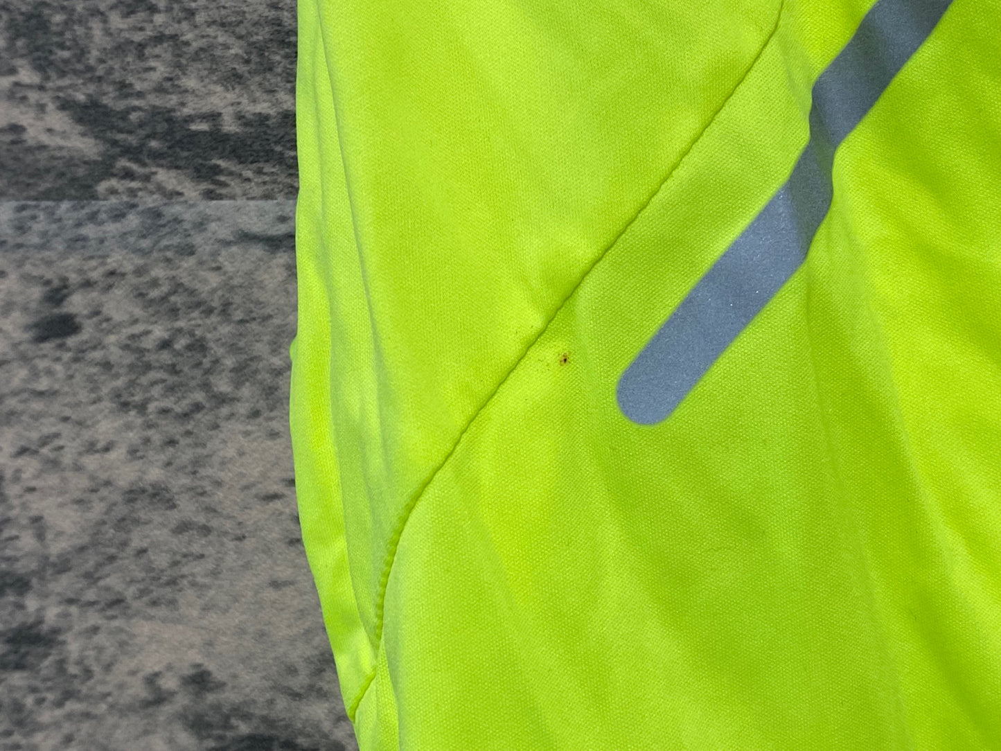 IZ514 パールイズミ PEARL iZUMi ウィンドブレーカー XL 蛍光イエロー 袖に小汚れ