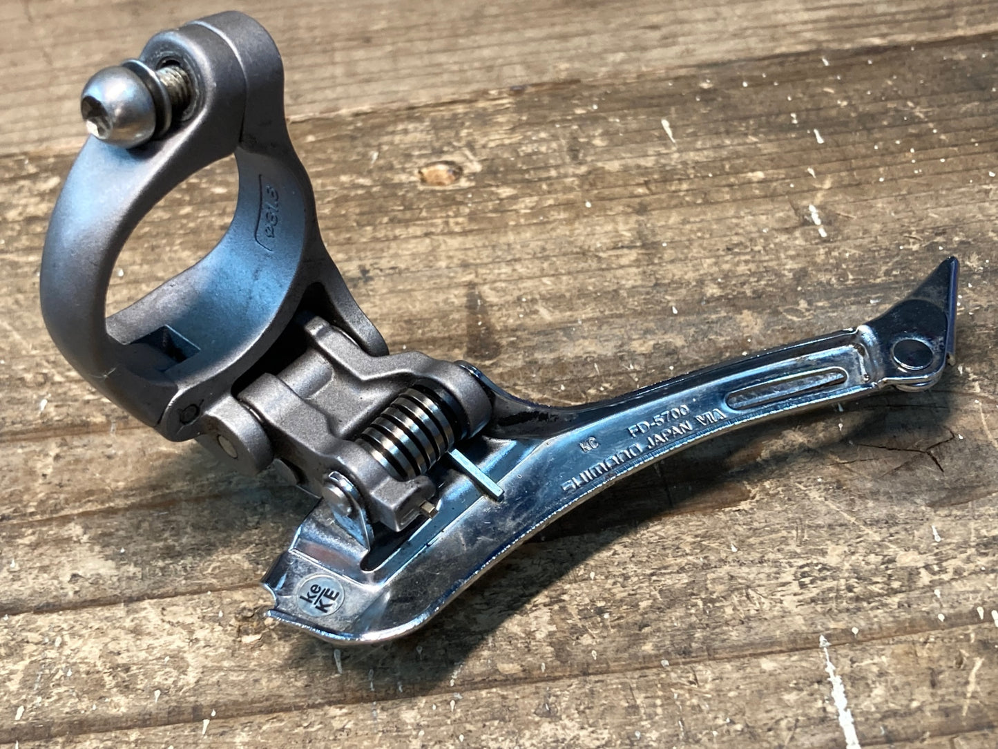 IN726 シマノ SHIMANO 105 FD-5700 フロントディレイラー バンド式 Φ31.8