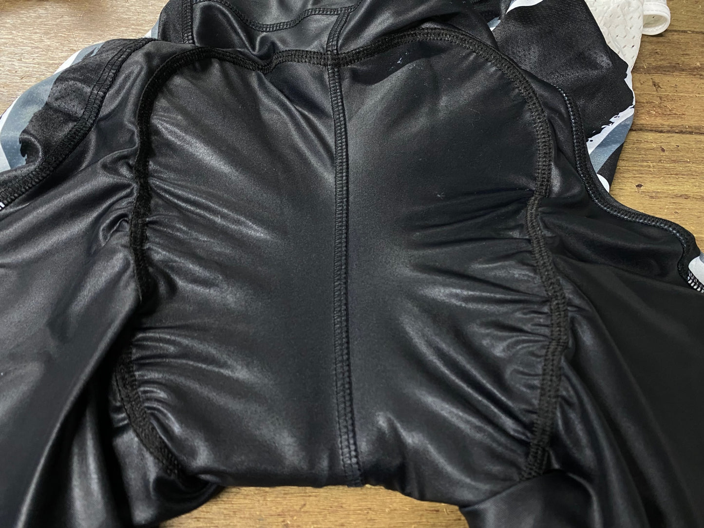 IT131 パンダーニ Pandani ビブショーツ 黒 M