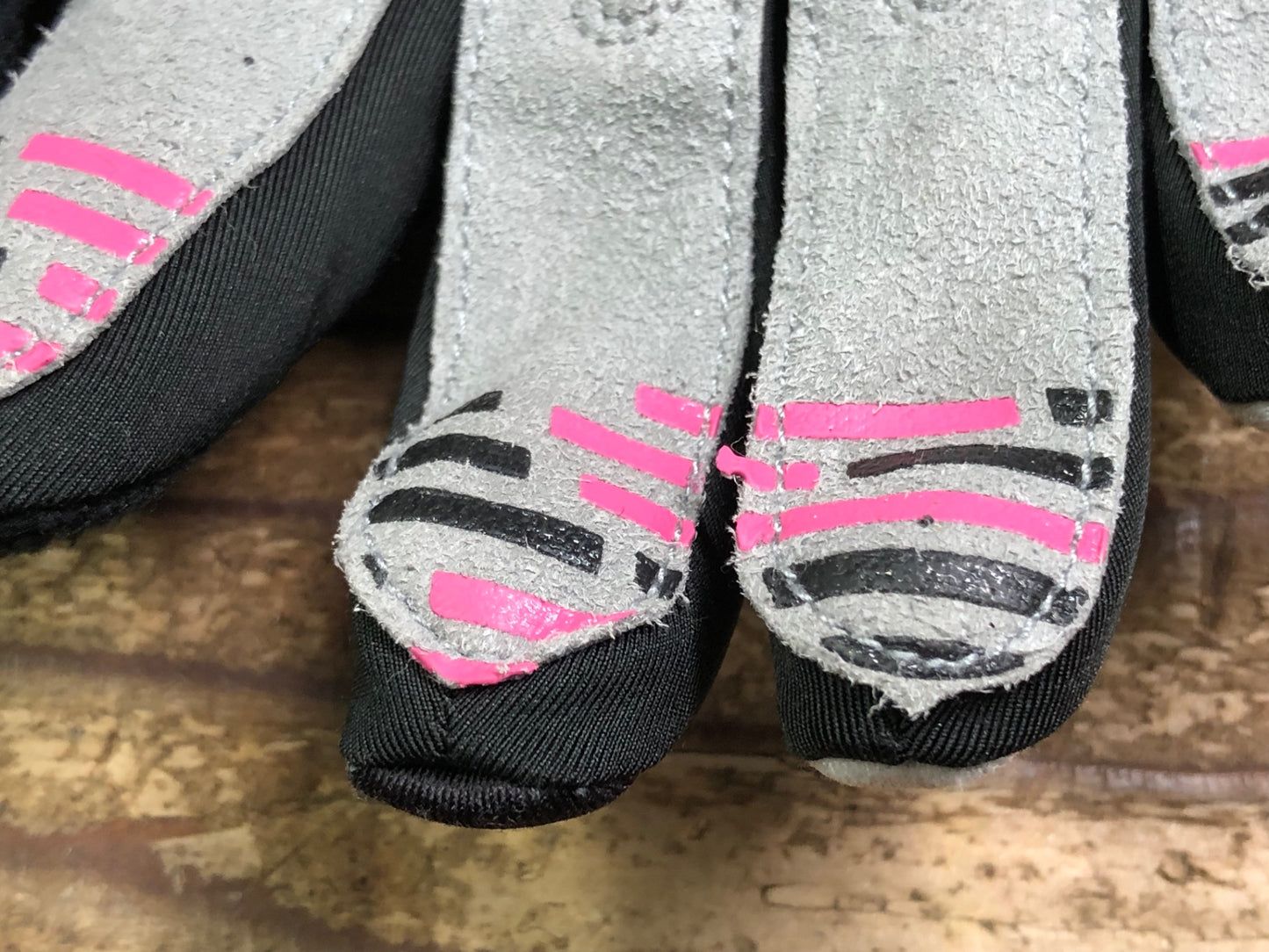 IT086 パールイズミ PEARL iZUMi 長指 グローブ 黒 ピンク M 裏起毛