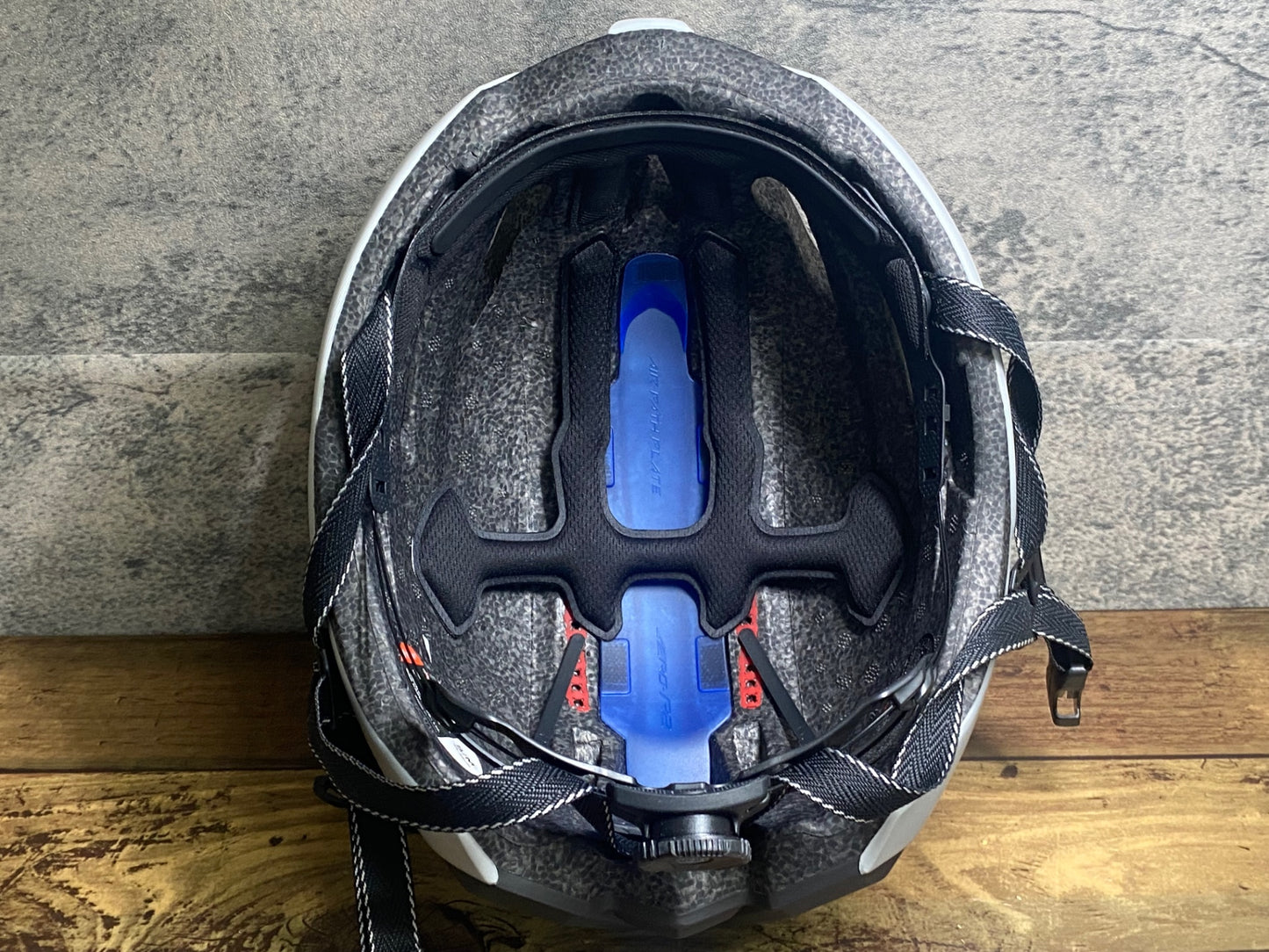 IZ254 オージーケーカブト OGK kabuto AERO-R2 ヘルメット 白 R05 09 製造 S/M