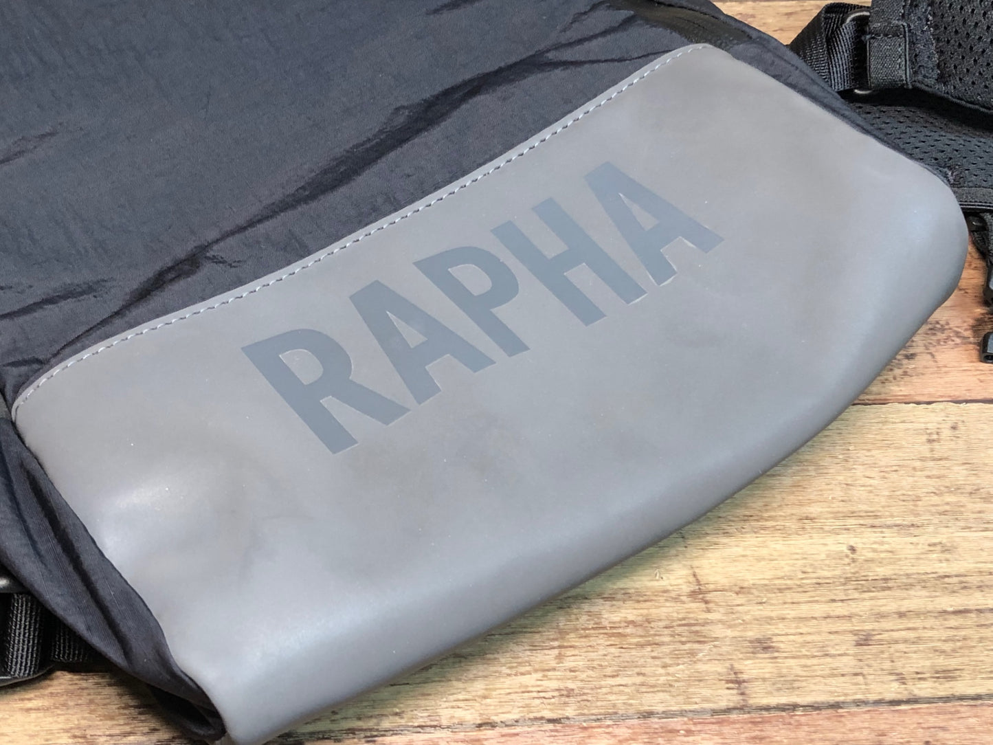 IO470 ラファ Rapha PRO TEAM LIGHTWEIGHT BACKPACK リュック バックパック 黒 ※左側チャックやや不具合
