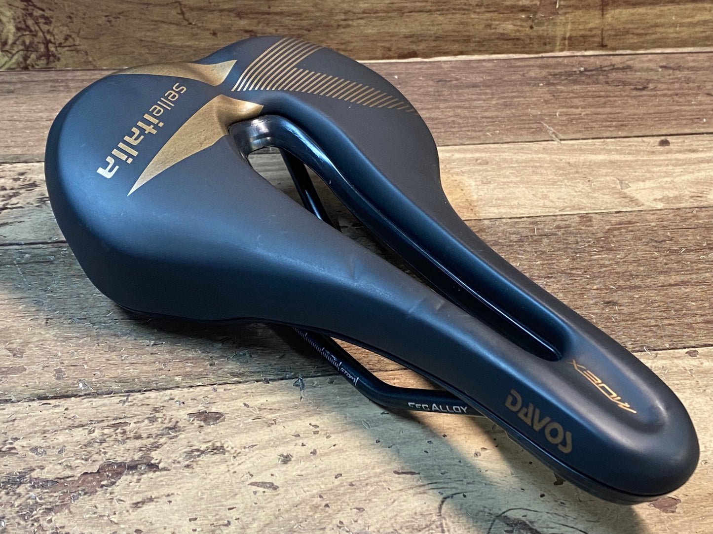 ID860 セライタリア selle italia ダボス DAVOS X-BOW SUPERFLOW サドル FecAlloy 155mm