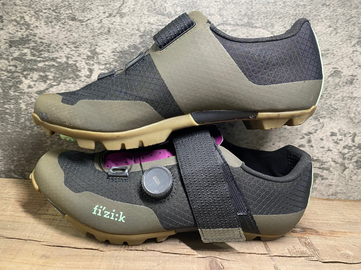 IO454 フィジーク fizik ベント VENTO FEROX CARBON ビンディングシューズ SPD EU41 黒