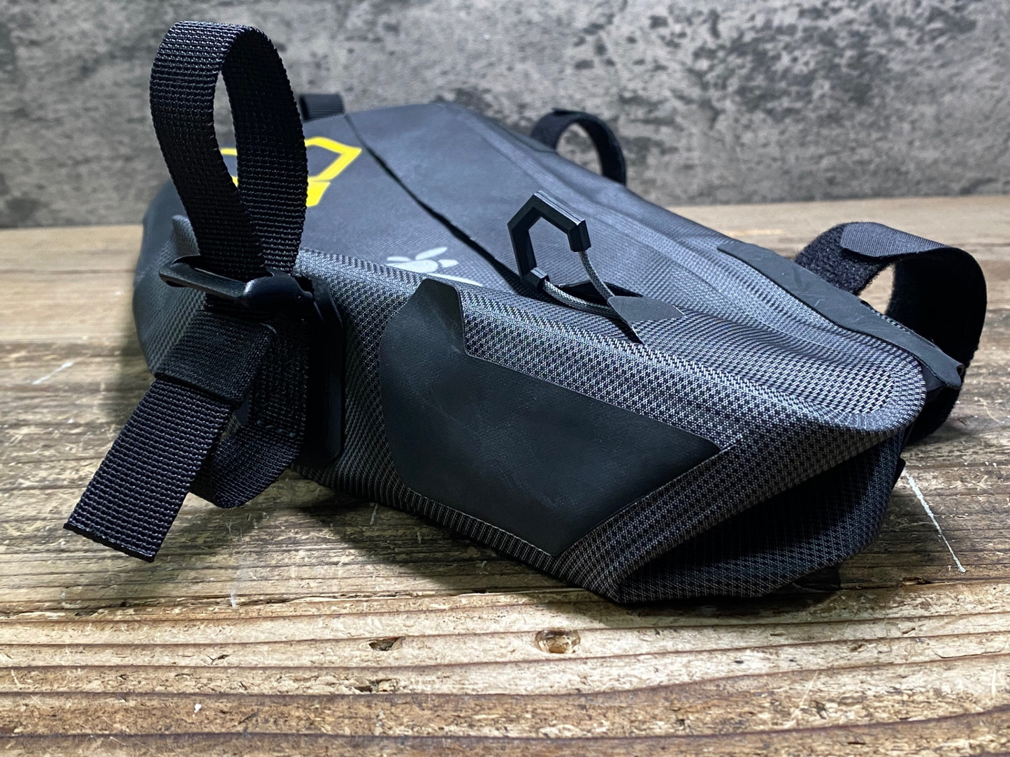 IR880 アピデュラ APIDURA EXPEDITION FRAME PACK フレームバッグ 3L グレー