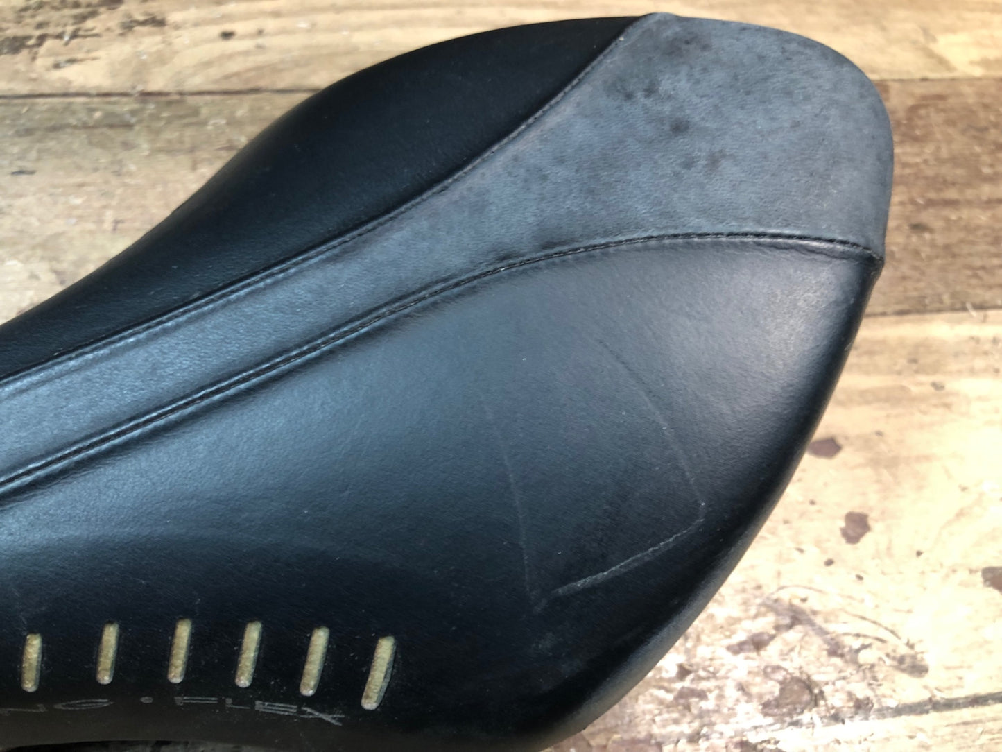 IM568 フィジーク fizik アリオネ ARIONE サドル 黒 TITANIO レール