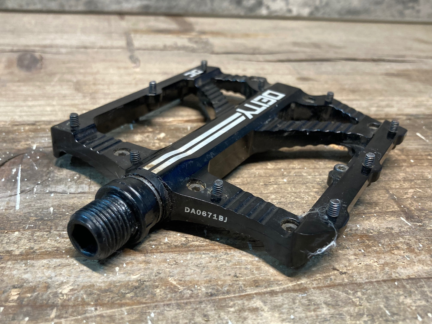 IN170 デイティー DEITY BLADERUNNER フラットペダル