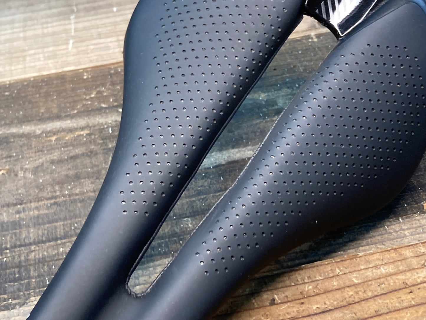 IN891 ボントレガー BONTRAGER MONTROSE ELITE サドル 黒 Hollow Tiレール