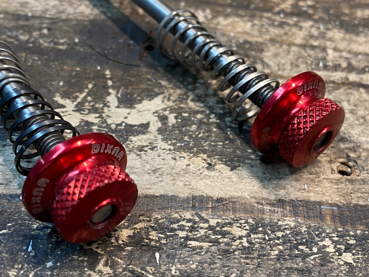 IZ031 ディズナ DIXNA チタンクイックリリース 赤 前後セット