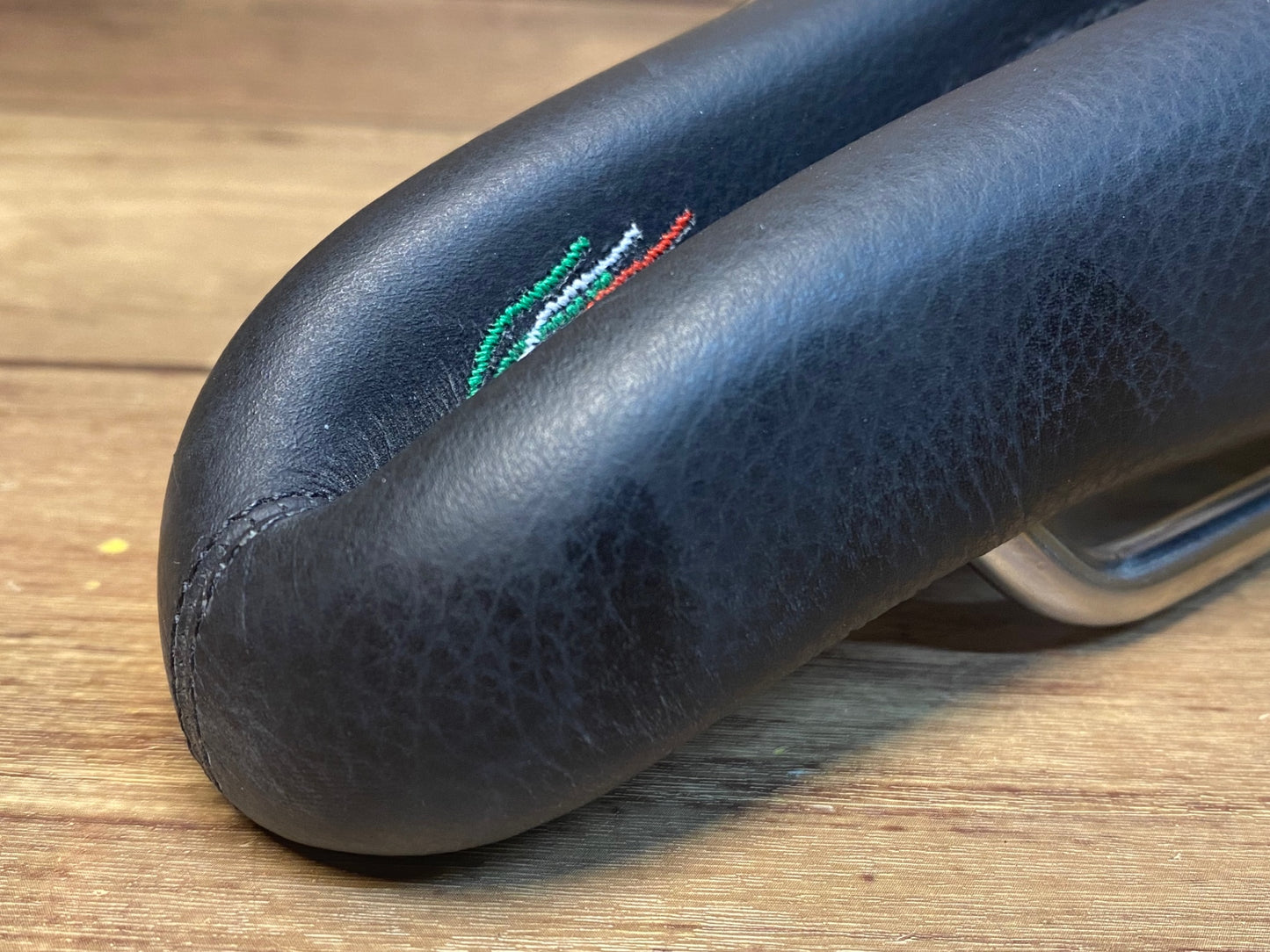 HY478 SELLE SMP T4 サドル 黒 135mm